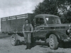 Vognmand Niels Christensen, kaldet Olsen, med sin lastbil, hvormed han især kørte med foderstoffer til egnens landmænd i en menneskealder. Foto ca. 1950.