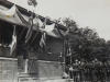 Det flagsmykkede klubhus på Brovst Stadion ved mødet med de engelske befriere