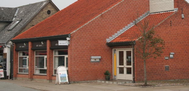 Genbrugsbanken – en genbrugsbutik, som er indrettet i den tidligere ebh-bygning på Aalborgvej 15 i Halvrimmen – danner ramme om et spændende integrationsprojekt. Foto: Ejgil Bodilsen