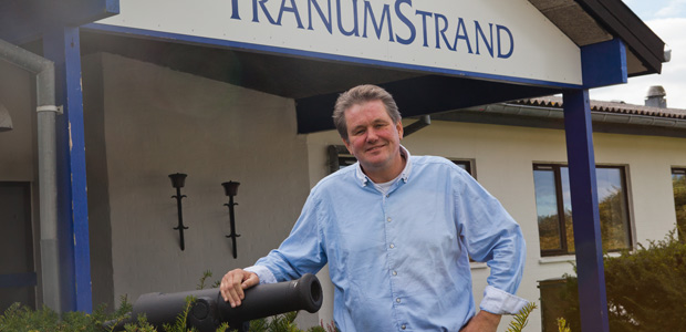 Carsten Østergaard, der bor i Skagen, har varetaget jobbet som hoteldirektør på TranumStrand siden maj 2012. Foto: Mattias Bodilsen