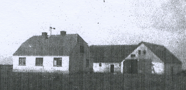 Iris' hjem i 1940'erne med elmølle på taget